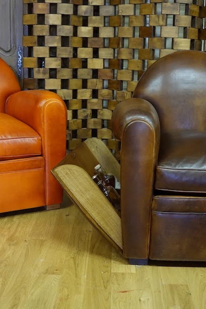 fauteuil-club-coffre-accoudoir-marron